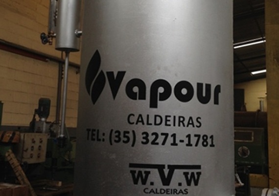 Caldeira Vertical
<br>Fornalha Refrigerada
<br>Combust&iacutevel Lenha